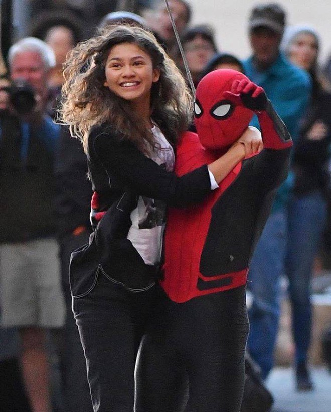 Tom Holland khoe chiến bào mới nhân dịp Spider-Man 2: Far From Home đóng máy - Ảnh 9.