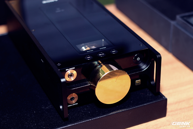 Đây là máy nghe nhạc tích hợp AI Sony DMP-Z1 đầu tiên về Việt Nam: núm mạ vàng, nặng như cục gạch, giá nhẹ nhàng bằng 7 chiếc iPhone XS Max! - Ảnh 4.