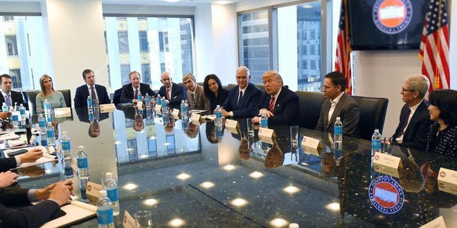 Tổng thống Trump muốn mượn nhân lực công nghệ cao từ Amazon, Google và Microsoft - Ảnh 1.