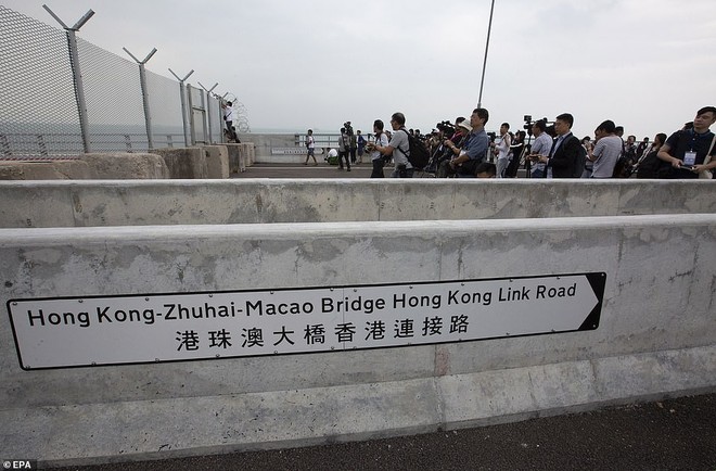 Chiêm ngưỡng cầu vượt biển dài nhất thế giới: 55km, 18 tỷ USD kinh phí tại Trung Quốc - Ảnh 7.