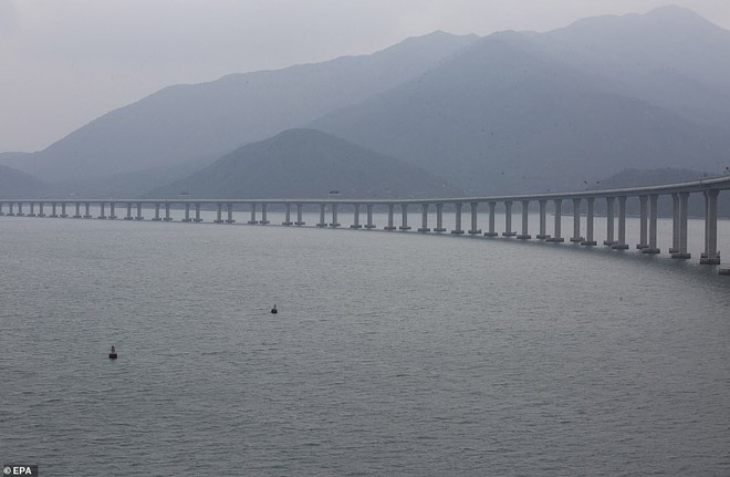 Chiêm ngưỡng cầu vượt biển dài nhất thế giới: 55km, 18 tỷ USD kinh phí tại Trung Quốc - Ảnh 14.