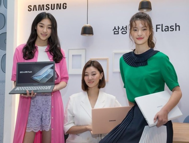 Samsung ra mắt Notebook Flash, kết hợp thiết kế cổ điển với Wi-Fi Gigabit siêu tốc - Ảnh 1.