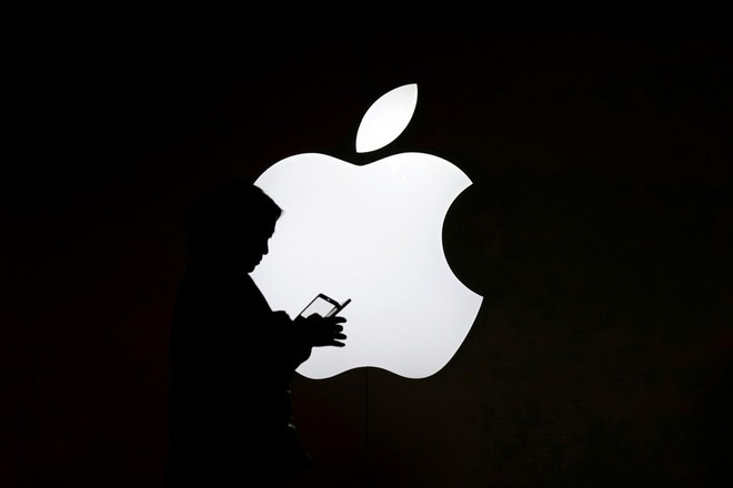 Italy phạt Apple và Samsung tổng số tiền 15 triệu Euro vì cập nhật phần mềm gây chậm máy - Ảnh 1.