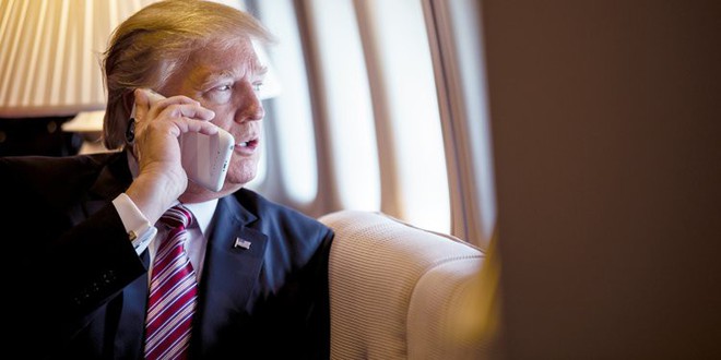 New York Times: iPhone của Tổng thống Donald Trump bị cài chip gián điệp Trung Quốc, nghe lén mọi cuộc điện thoại - Ảnh 1.