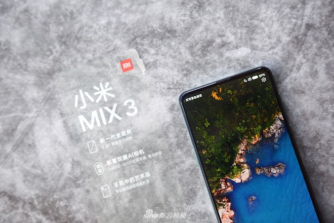 Cận cảnh Xiaomi Mi Mix 3: Màn hình trượt độc đáo, chiếm tỷ lệ 93,4% mặt trước, thiết kế cao cấp, phiên bản “Tử Cấm Thành” in hình kỳ lân - Ảnh 4.