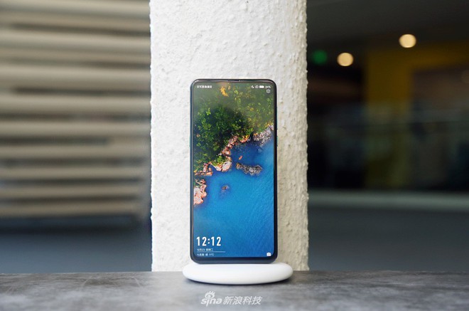 Cận cảnh Xiaomi Mi Mix 3: Màn hình trượt độc đáo, chiếm tỷ lệ 93,4% mặt trước, thiết kế cao cấp, phiên bản “Tử Cấm Thành” in hình kỳ lân - Ảnh 5.