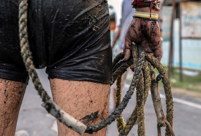 Xem chùm ảnh công nhân ngụp lặn trong những ống cống hôi thối ở Ấn Độ, ta thấy mình còn may mắn chán! - Ảnh 9.