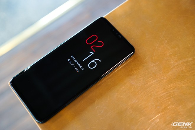 Ảnh thực tế LG V40 ThinQ tại Việt Nam: mặt lưng gương nhám ít bám vân tay, tính năng chụp ảnh hay ho 1 lần bấm có đến 3 camera chụp - Ảnh 22.