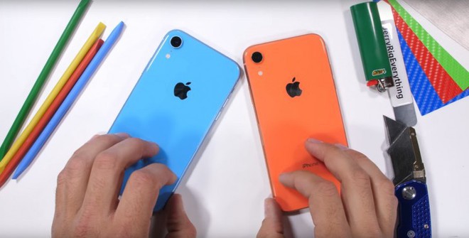 “Tra tấn” iPhone XR, độ bền tương đương với iPhone Xs - Ảnh 1.