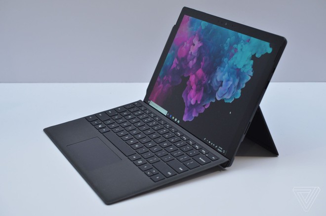 Ảnh cận cảnh Microsoft Surface Pro 6 màu đen nhám tuyệt đẹp vừa được trình làng - Ảnh 1.