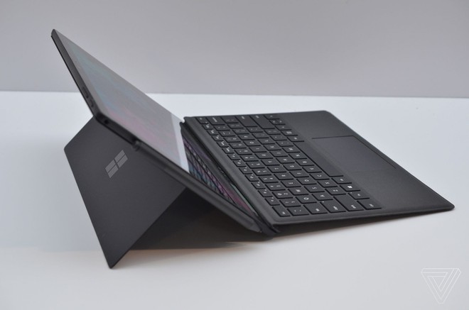 Ảnh cận cảnh Microsoft Surface Pro 6 màu đen nhám tuyệt đẹp vừa được trình làng - Ảnh 2.