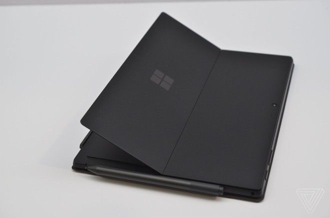 Ảnh cận cảnh Microsoft Surface Pro 6 màu đen nhám tuyệt đẹp vừa được trình làng - Ảnh 5.