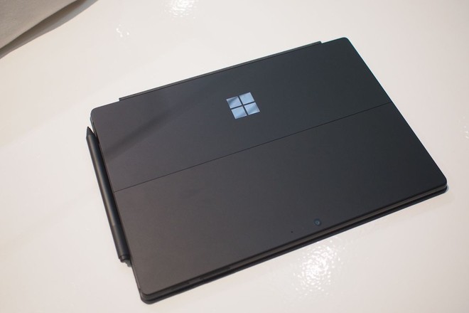 Dòng sản phẩm Surface mới đã cho thấy Microsoft đã chuyển hướng sang ăn chắc mặc bền - Ảnh 2.