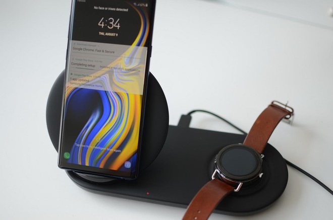 Samsung sẽ mang tính năng sạc không dây xuống smartphone tầm trung, chuẩn bị ra mắt tấm sạc giá rẻ - Ảnh 2.