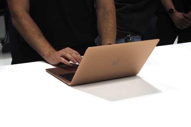 Cận cảnh MacBook Air 2018: Mọi thứ đều ổn trừ cấu hình quá yếu so với giá tiền - Ảnh 1.