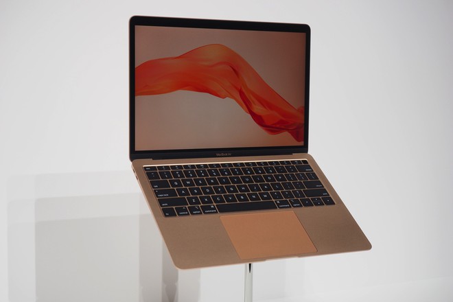 Cận cảnh MacBook Air 2018: Mọi thứ đều ổn trừ cấu hình quá yếu so với giá tiền - Ảnh 2.