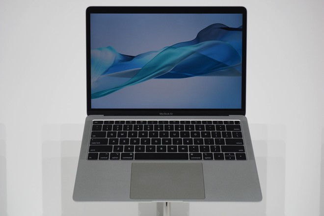 Cận cảnh MacBook Air 2018: Mọi thứ đều ổn trừ cấu hình quá yếu so với giá tiền - Ảnh 4.