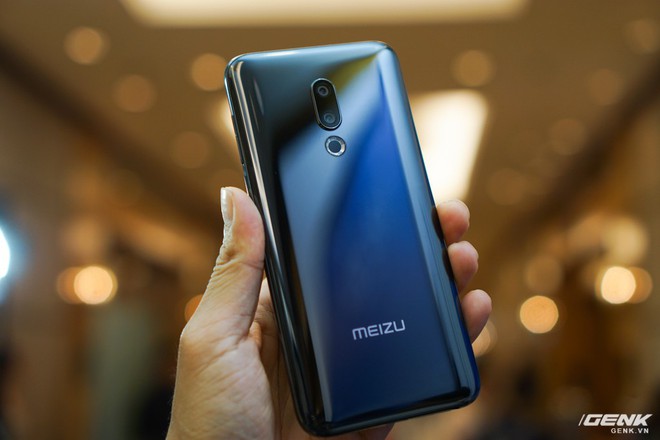 Ảnh thực tế Meizu 16 tại Việt Nam: không đua tai thỏ, cảm biến vân tay dưới màn hình, Snapdragon 845, RAM 8 GB, giá 11 triệu đồng - Ảnh 1.
