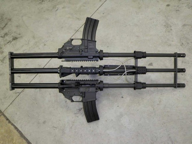 Khám phá khẩu súng độc nhất vô nhị AR-15, làm từ ba khẩu súng ghép lại thành một - Ảnh 2.