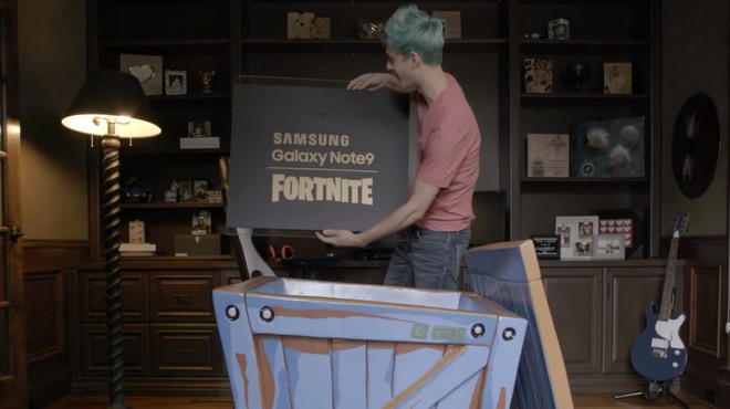 Samsung lại tiếp tục chơi trội: gửi hòm tiếp tế Fortnite chứa Galaxy Note 9 mới toanh cho các YouTuber nổi tiếng - Ảnh 2.