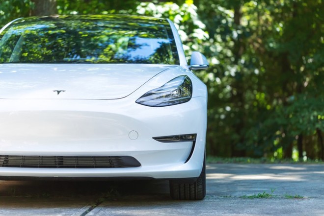Giữa lùm xùm của lãnh đạo cao cấp Elon Musk, Tesla phần nào lấy lại uy tín khi Model 3 được công nhận là mẫu xe an toàn nhất trên thế giới - Ảnh 1.