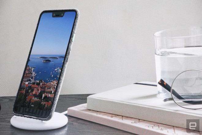 Google giới thiệu đế sạc không dây Pixel Stand, biến Pixel 3 thành trợ lý thông minh trong nhà, giá 79 USD - Ảnh 2.