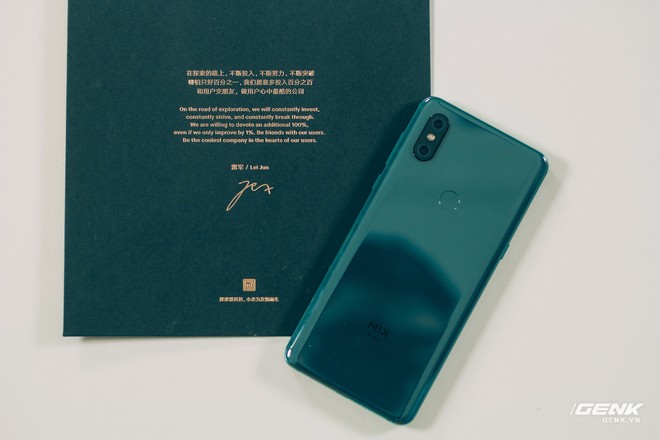 Mở hộp và trên tay Xiaomi Mi Mix 3 mới về VN: Thiết kế trượt độc đáo, cấu hình mạnh, tặng kèm sạc không dây - Ảnh 3.