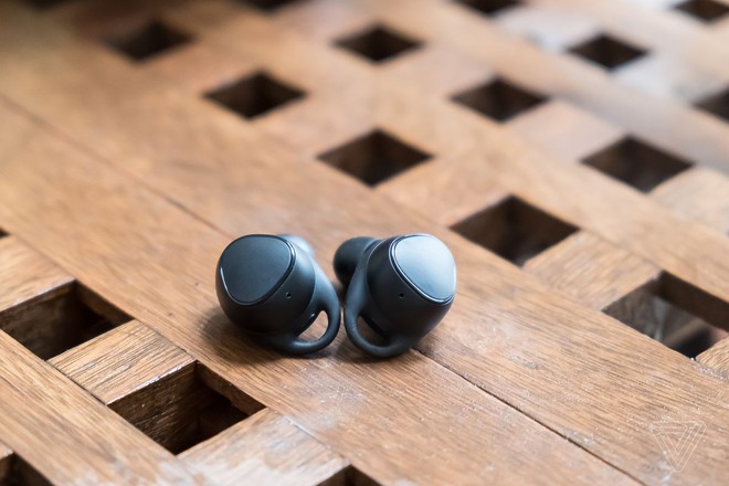 Gear IconX (2018): chiếc tai nghe Bluetooth True Wireless của Samsung lần đầu được cập bến thị trường Việt Nam, giá 4,99 triệu đồng - Ảnh 1.