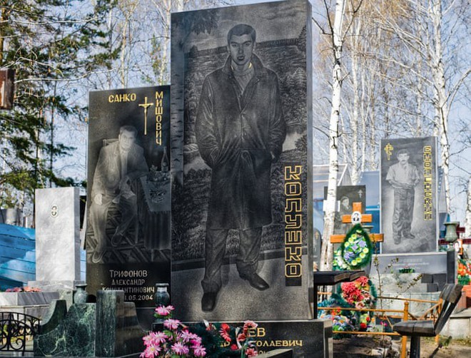 Nghĩa trang mafia độc nhất vô nhị ở Nga: Bia đá to như người thật, khắc họa quyền lực và cuộc sống xa hoa của thế giới ngầm - Ảnh 9.