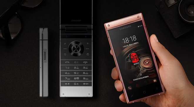 Samsung chính thức trình làng smartphone nắp gập W2019, hai màn hình, hai camera, chip Snapdragon 845 - Ảnh 2.