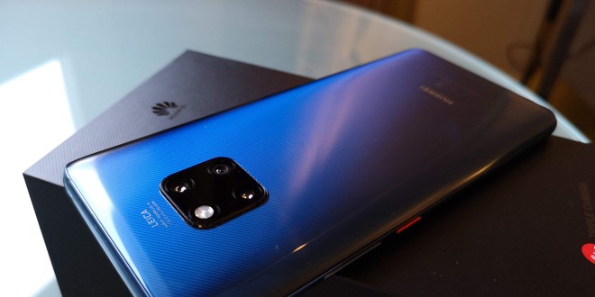 Tính năng sạc không dây tương thích ngược của Huawei Mate 20 Pro không hữu ích khi sử dụng thực tế - Ảnh 1.