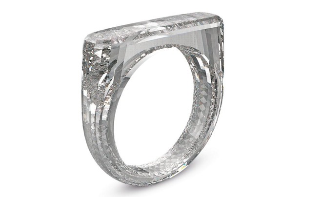 Phải nhìn thấy bạn mới tin đây là chiếc nhẫn được làm từ một khối kim cương, đích thân cha đẻ iPhone thiết kế, sẽ được bán với giá khoảng 5,8 tỷ đồng - Ảnh 1.