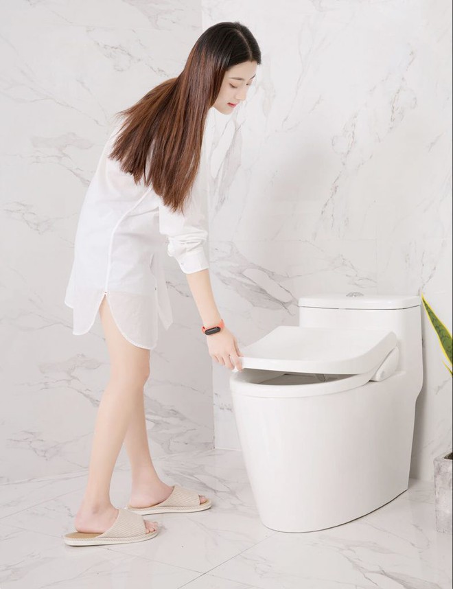 Toilet thông minh XiaoAi của Xiaomi: giá 187 USD, bệ ngồi vát 3D, tự cảnh báo nếu ngồi quá lâu, xả rửa phạm vi rộng hơn - Ảnh 2.