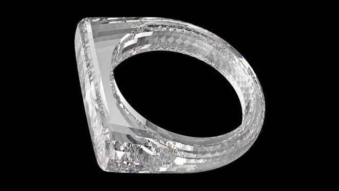 Phải nhìn thấy bạn mới tin đây là chiếc nhẫn được làm từ một khối kim cương, đích thân cha đẻ iPhone thiết kế, sẽ được bán với giá khoảng 5,8 tỷ đồng - Ảnh 2.