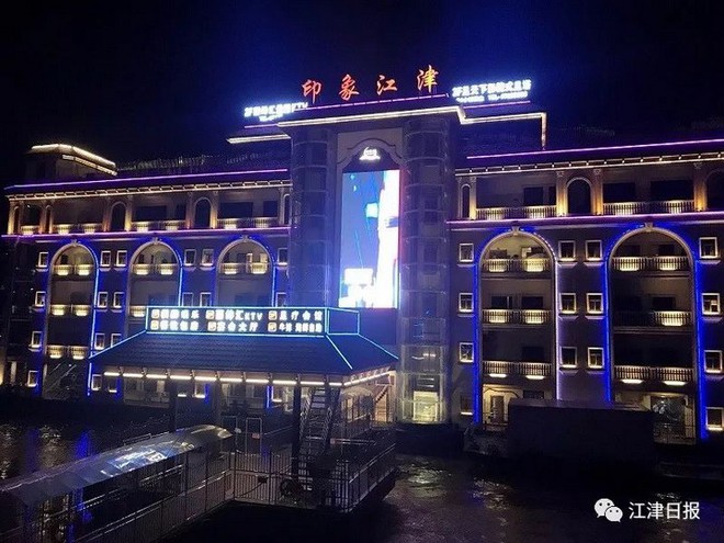 Đố tìm được ở đâu ngoài Trung Quốc: Chở hẳn một tòa nhà 5 tầng trên sông bằng tàu vận tải - Ảnh 3.