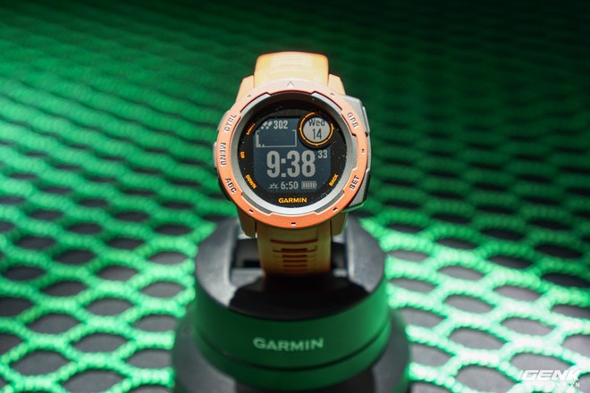 Đồng hồ thông minh siêu bền của Garmin: thiết kế theo tiêu chuẩn quân đội MIL-STD-810G, chịu lạnh - 20 độ C, ném từ độ cao hơn 2 mét vẫn không sao - Ảnh 4.