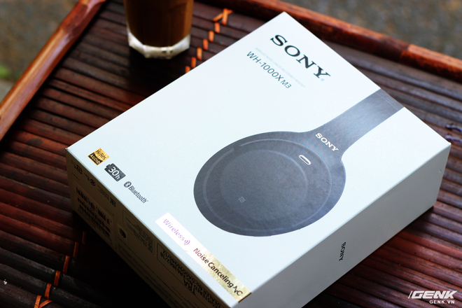 Đánh giá tai nghe Sony WH-1000XM3: chống ồn bá đạo, 10 phút sạc 5 giờ nghe nhạc, giá rẻ hơn phiên bản cũ 500 ngàn đồng! - Ảnh 1.