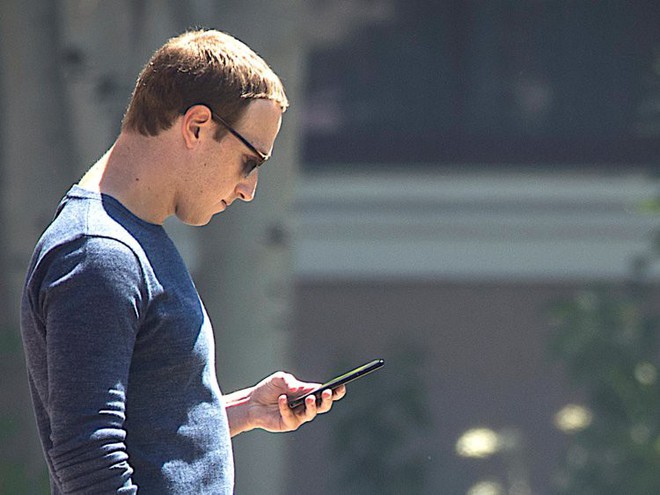 Mark Zuckerberg cấm các giám đốc cấp cao của Facebook sử dụng iPhone, nguyên nhân là do Tim Cook - Ảnh 1.