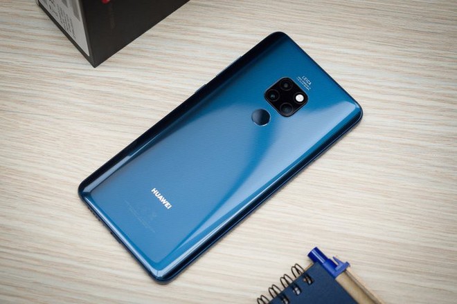 Không phải iPhone XR, Huawei Mate 20 mới là chiếc smartphone cao cấp có pin trâu nhất năm 2018 - Ảnh 1.