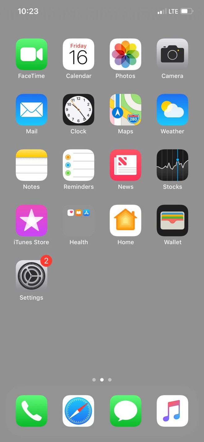Tải hình nền này về, màn hình iPhone của bạn sẽ bị lỗi và các thư mục trở nên trong suốt - Ảnh 3.
