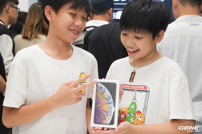 Học sinh lớp 8 thức đêm đi mua iPhone XS Max tại Hà Nội - Ảnh 6.