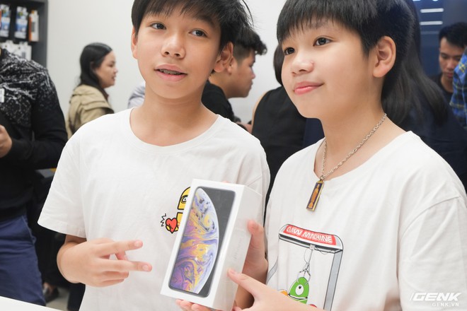 Học sinh lớp 8 thức đêm đi mua iPhone XS Max tại Hà Nội - Ảnh 5.