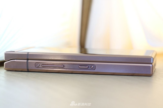 Cận cảnh W2019, smartphone nắp gập giá bằng hai chiếc iPhone XS Max của Samsung - Ảnh 9.