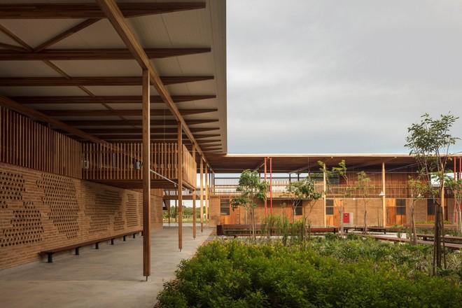 Ngôi trường làm từ gỗ và gạch bùn trong rừng nhiệt đới Brazil giành giải kiến trúc xuất sắc nhất thế giới 2018 - Ảnh 1.