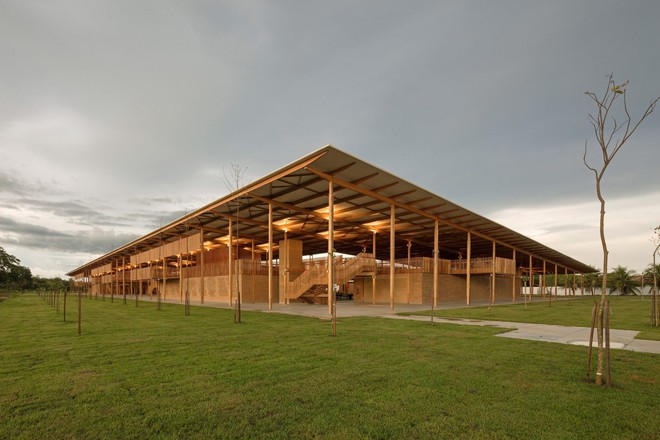 Ngôi trường làm từ gỗ và gạch bùn trong rừng nhiệt đới Brazil giành giải kiến trúc xuất sắc nhất thế giới 2018 - Ảnh 2.