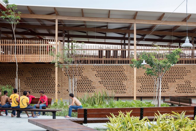 Ngôi trường làm từ gỗ và gạch bùn trong rừng nhiệt đới Brazil giành giải kiến trúc xuất sắc nhất thế giới 2018 - Ảnh 14.