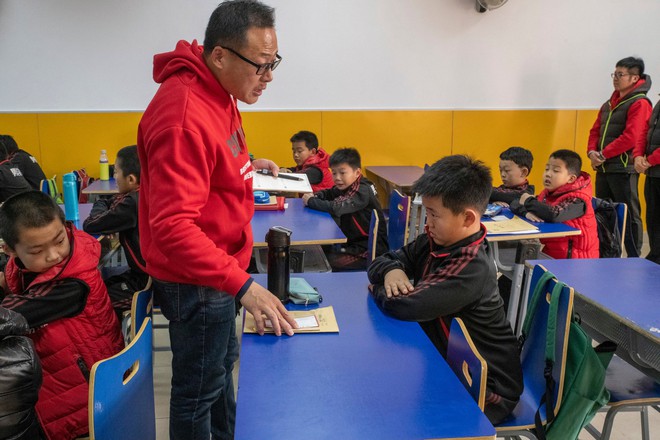 Trường học kỳ lạ ở Trung Quốc: Đào tạo những chàng trai ẻo lả, yếu ớt thành đàn ông đích thực - Ảnh 3.