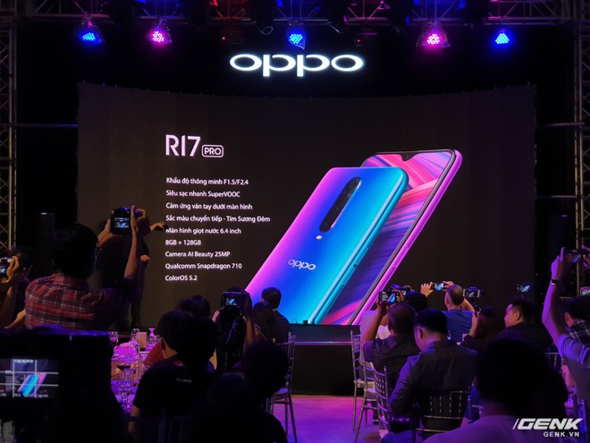 Oppo bất ngờ chọn Huawei làm đối thủ, Galaxy A9 sẽ có đối thủ nào ở tầm giá 12 triệu đây? - Ảnh 2.