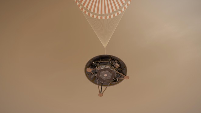 Sau 7 phút kinh hoàng, tàu thăm dò InSight của NASA đã hạ cánh thành công xuống bề mặt Sao Hỏa. Đây là hình ảnh đầu tiên nó gửi về - Ảnh 1.
