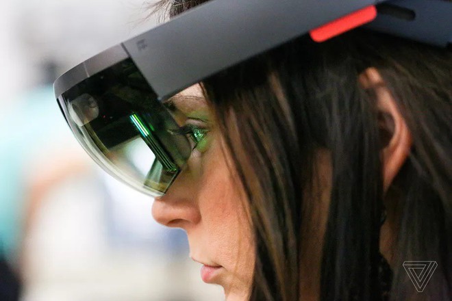 Microsoft ký hợp đồng cung cấp thiết bị HoloLens trị giá 480 triệu USD cho quân đội Mỹ - Ảnh 1.